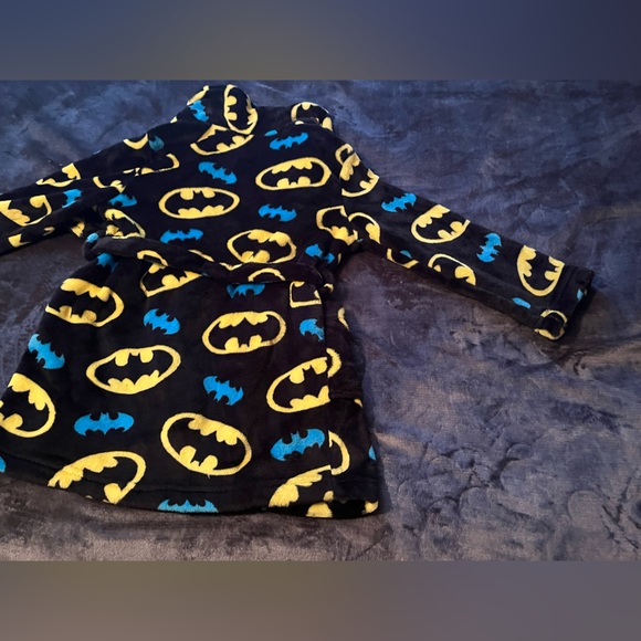 NWT Batman Robe 100% Polyester Size 6/7 (boys) - Picture 12 of 15